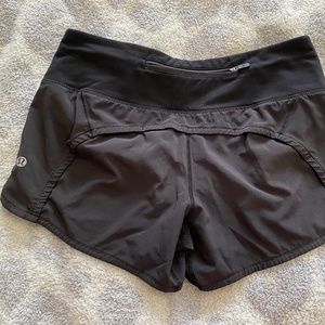 Lululemon Speed Up Short 4" High Rise in Black - Size 4